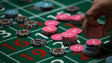 koii77 Live Casino suasana meja baccarat dealer cantik asli streaming real-time Indonesia